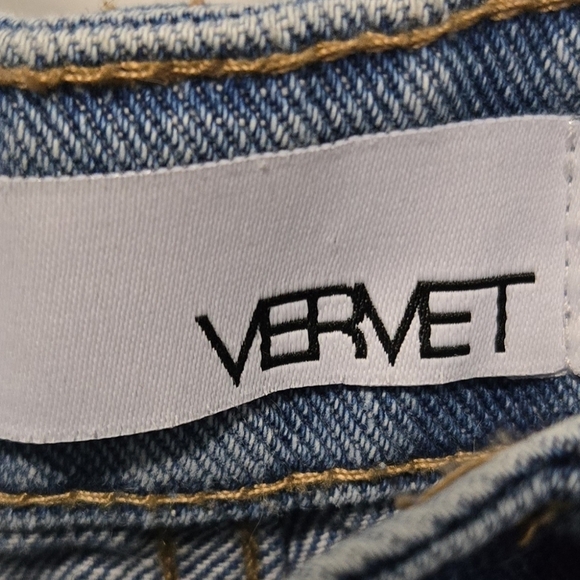 Vervet Crop Distressed Jeans - Picture 4 of 6